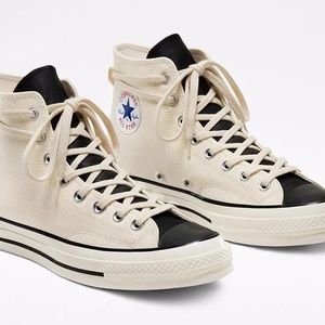 Fear Of God ESSENTIALS x Converse Chuck 70 “Ivory”
Colorway: Natural/Ivory-Black